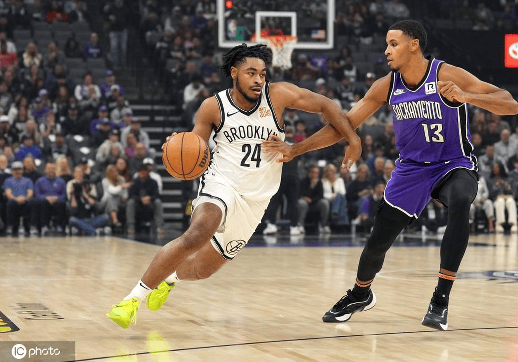 布鲁克林篮网训练开放日，窗口期官宣签约引欢呼，葡超在即，身体对抗强度拉满的简单介绍